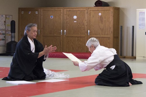 remise du diplôme de 4 dan à dominique garcia par Takéji Tomita sensei